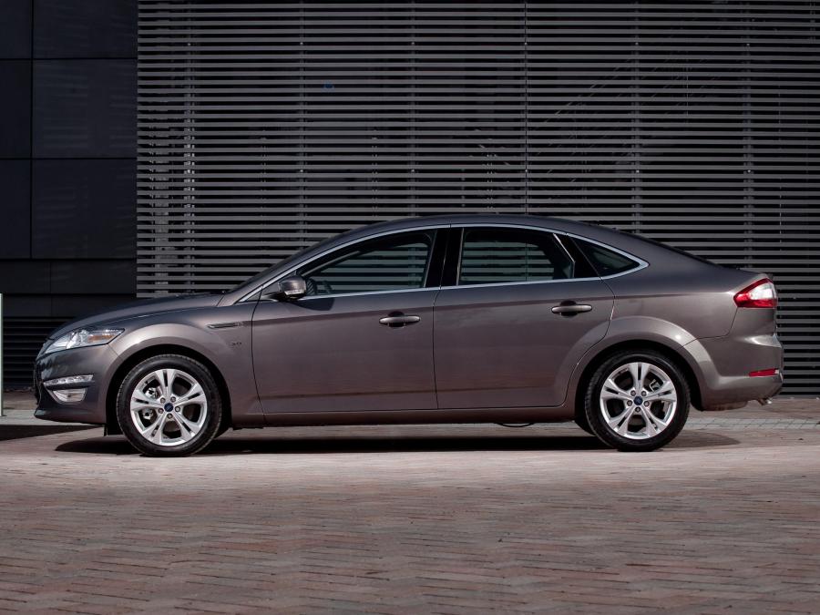  Ford Mondeo Hatchback 2010 года  (UK) (фото 7 из 16)